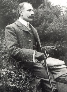 エドワードエルガー卿（1857-1934） 作： English Photographer